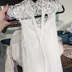 Pyramid collection white lace top